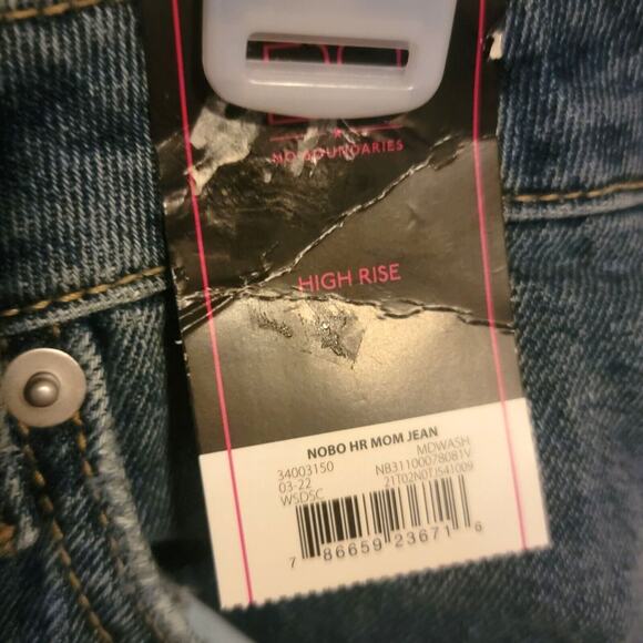 Womens No Boundaries High Rise Mom Jeans Juniors sz 17 NWT - Picture 2 of 7